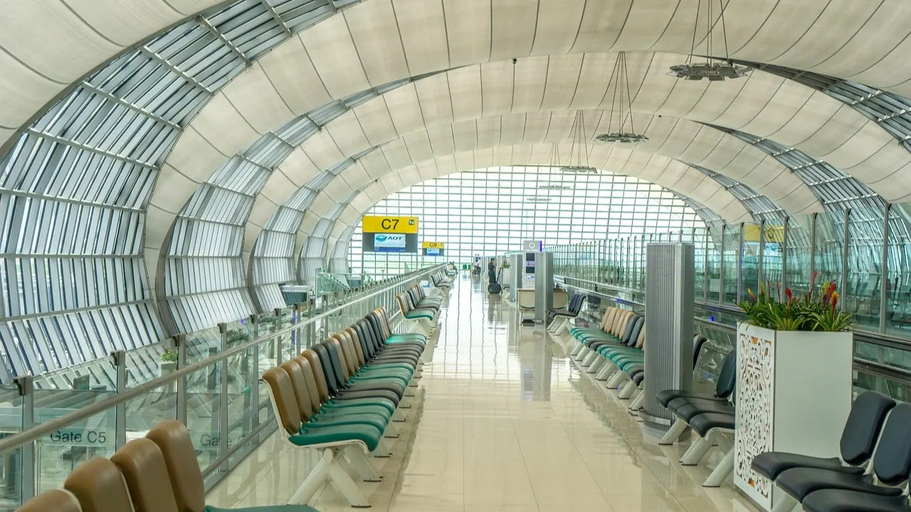 В аэропорту Алматы наблюдаются массовые задержки рейсов фото на taspanews.kz от 10 декабря 2025 11:22