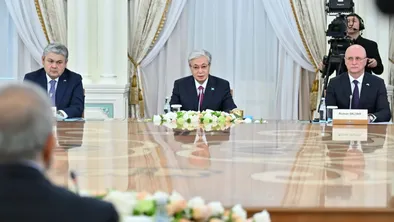 Прошли переговоры президентов Казахстана и Ирана в расширенном составе