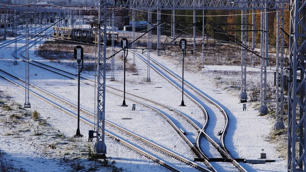 В Карагандинской области водитель авто столкнулся с поездом фото на taspanews.kz от 12 декабря 2025 11:14