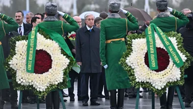 Токаев посетил Монумент Нейтралитета