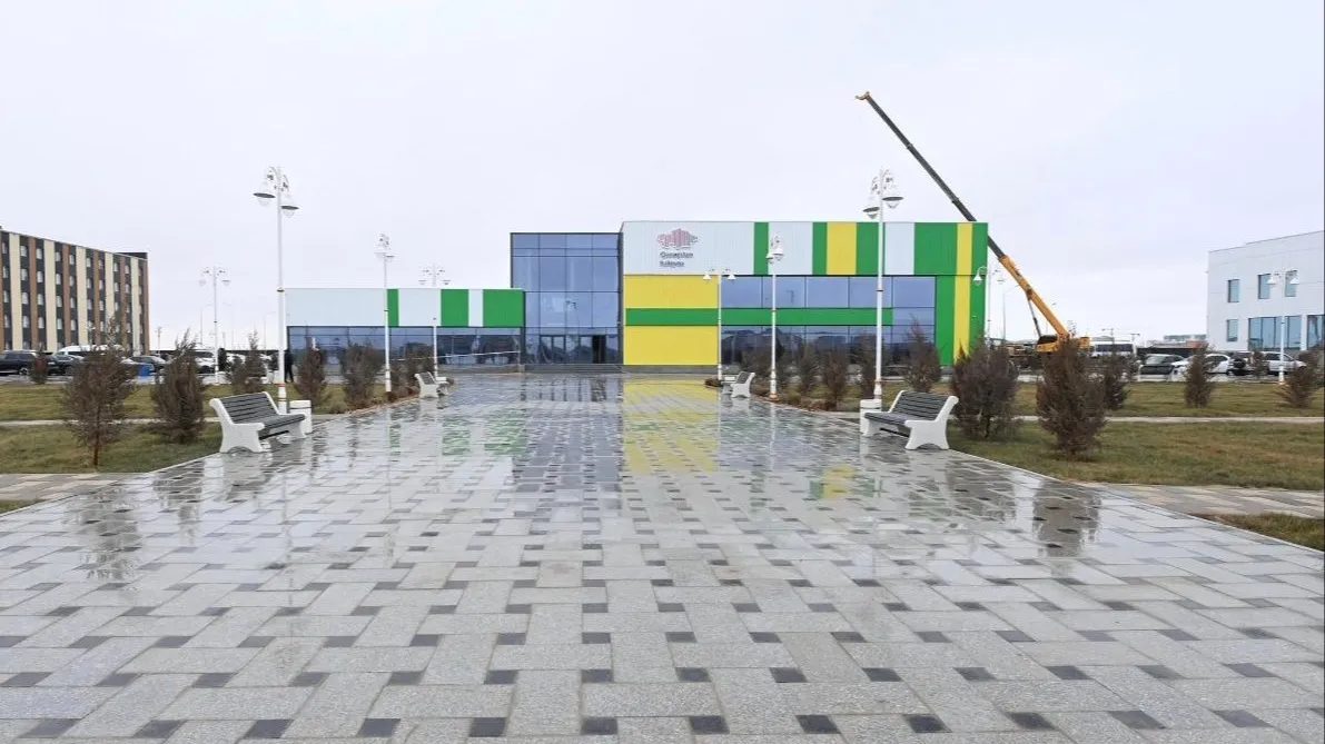 Работы на строительных площадках ФОКа фото на taspanews.kz от 15 декабря 2025 11:30