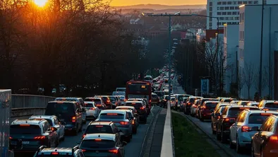 В Алматы начали штрафовать водителей, выезжающих на линию BRT