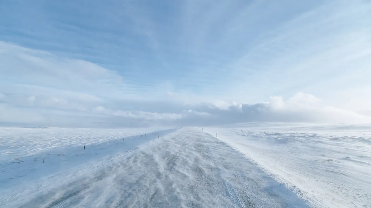 "КазАвтоЖол" предупредил водителей об опасности на трассах фото на taspanews.kz от 17 декабря 2025 09:17