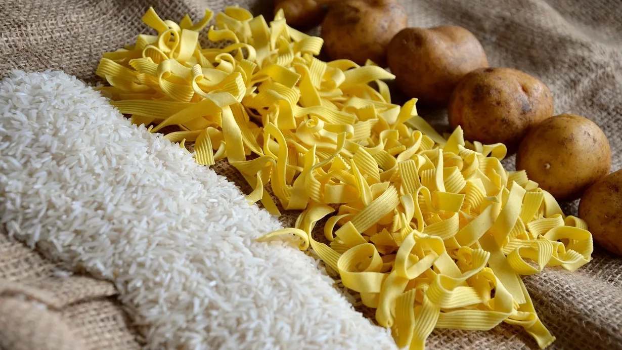 Премьер страны поручил Правительству принять меры для сдерживания цен на продукты питания фото на taspanews.kz от 17 декабря 2025 11:03