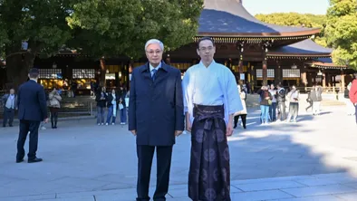 Токаев посетил одну из достопримечательностей Токио