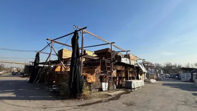 В Алматы снесли незаконный рынок