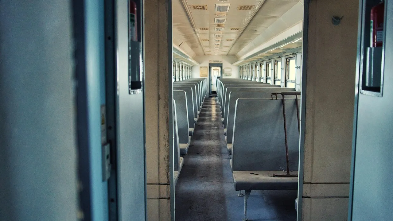 В Жамбылской области с рельс сошли вагоны с имуществом Минобороны фото на taspanews.kz от 22 декабря 2025 11:37