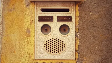 В Усть-Каменогорске мужчина попал в реанимацию из-за бракованного домофона