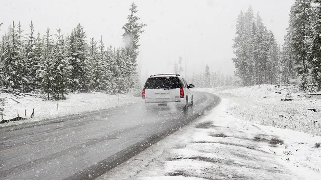 В Астане предупреждают о проблемах на дорогах из-за гололеда