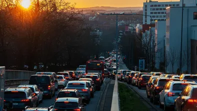 11 тыс. казахстанцев подали заявление на выбор "красивого" номера на авто