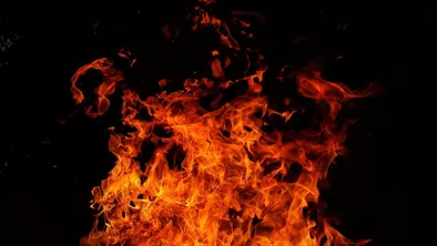 Крупный пожар на складе потушили в Алматы