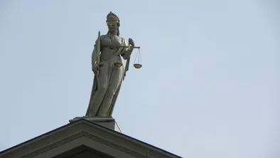 Трое столичный судей привлекли к ответственности за неэтичное поведение