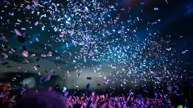 В Астане оштрафовали жену полицейского, которая устроила дебош на концерте Джей Ло