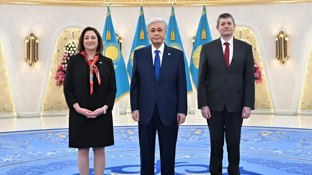 Президент принял верительные грамоты от послов двух стран