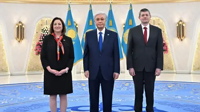 Президент принял верительные грамоты от послов двух стран