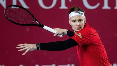 Александр Бублик прошел в 1/2 финала в Гонконге