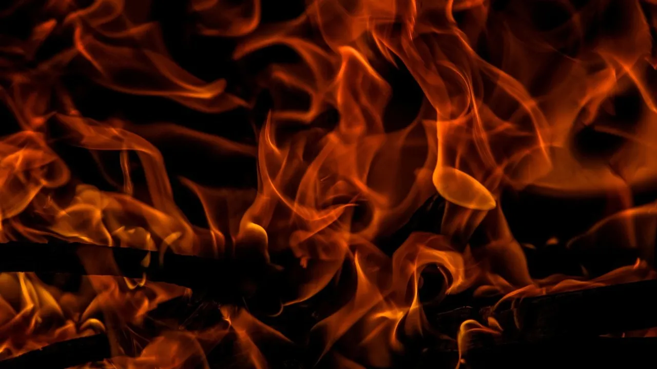 В Атырау потушили опасный пожар в жилом доме фото на taspanews.kz от 12 января 2026 08:40