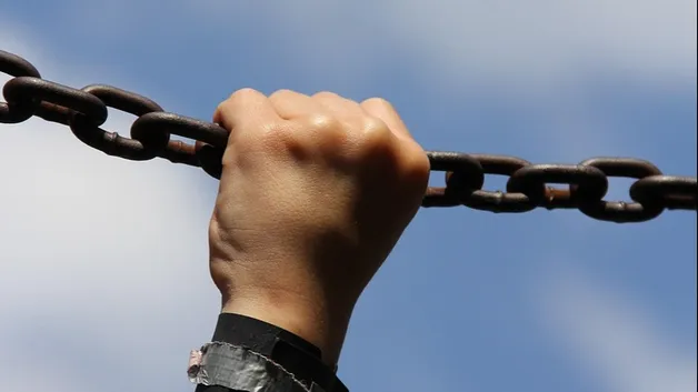 Мать избивала ребенка в Жаркенте: стали известны подробности