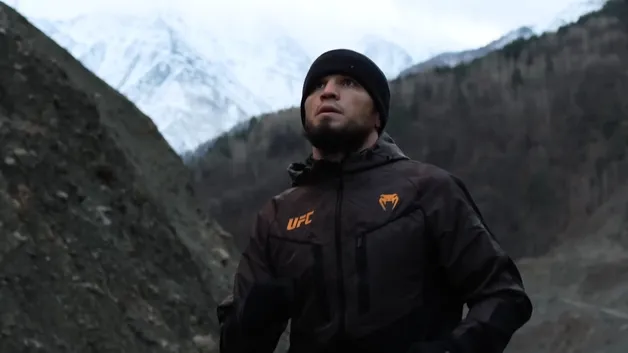 Умар Нурмагомедов на тренировочной базе перед боем UFC