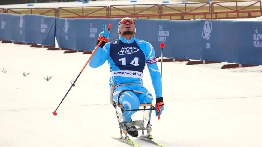 Казахстанский спортсмен Ербол Хамитов на соревнованиях по пара биатлону фото на taspanews.kz от 26 января 2026 12:52