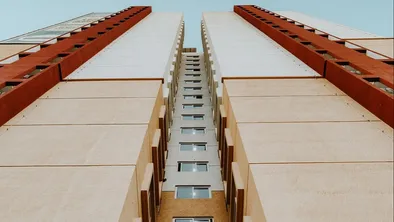 В прокуратуре предупредили: не всегда застройщику разрешают продавать квартиры