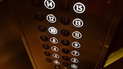 Взрыв аккумулятора в лифте»: правда или фейк?