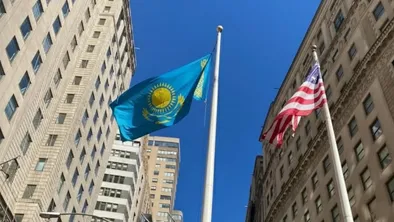 В Нью-Йорке подняли казахстанский флаг