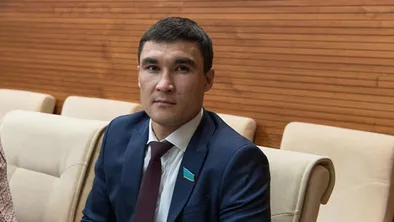 Экс-боксер Серик Сапиев стал внештатным советником в Минтуризма