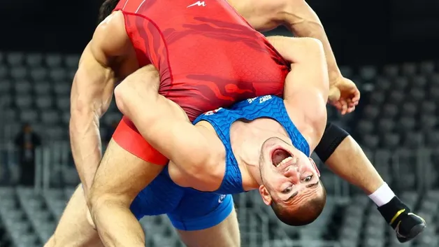 Поединок борцов на ковре во время международного турнира Zagreb Open 2026