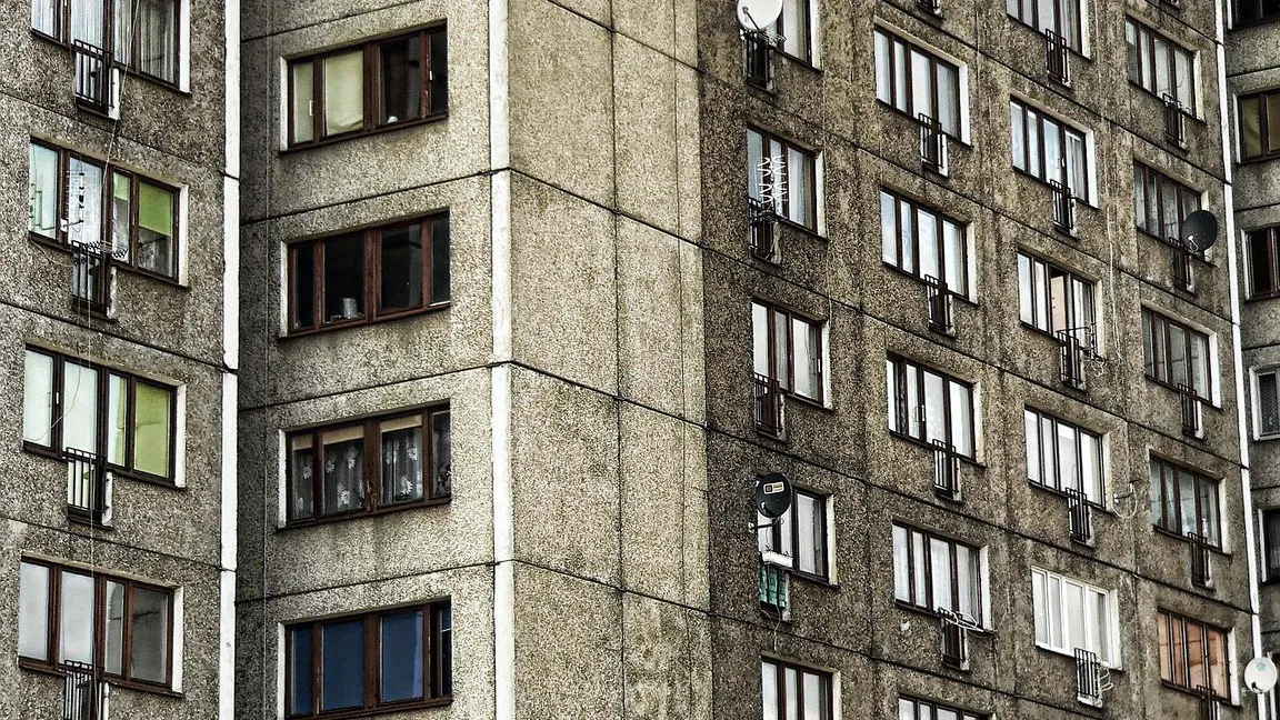 В Таразе мать выбросила двоих детей с высоты пятого этажа фото на taspanews.kz от 09 февраля 2026 12:32