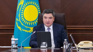 Бектенов отчитался перед Токаевым на расширенном заседании правительства