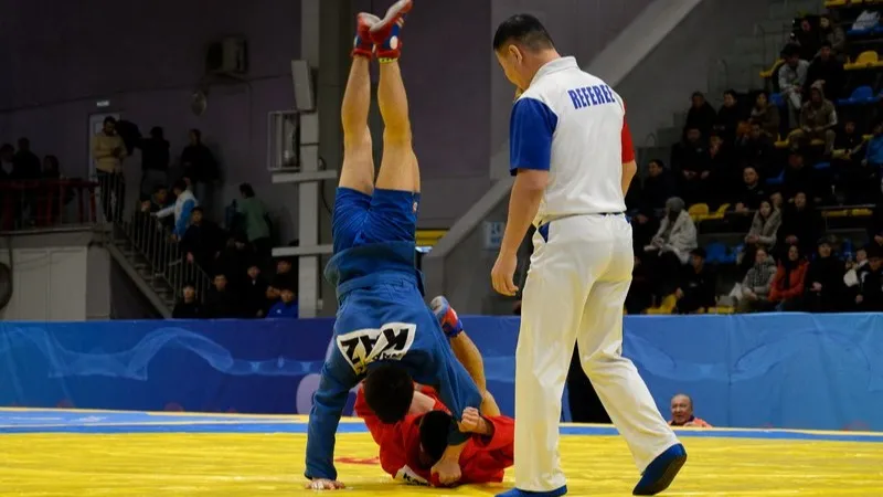 Чемпионат Республики Казахстан по спортивному и боевому самбо в Карагандинской области фото на taspanews.kz от 10 февраля 2026 12:56