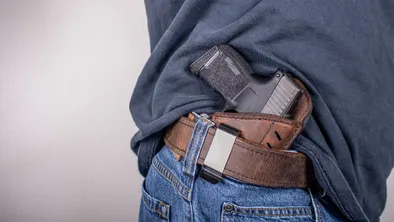 В Петропавловске школьник с пистолетом устроил стрельбу: стало известно, как наказали его мать