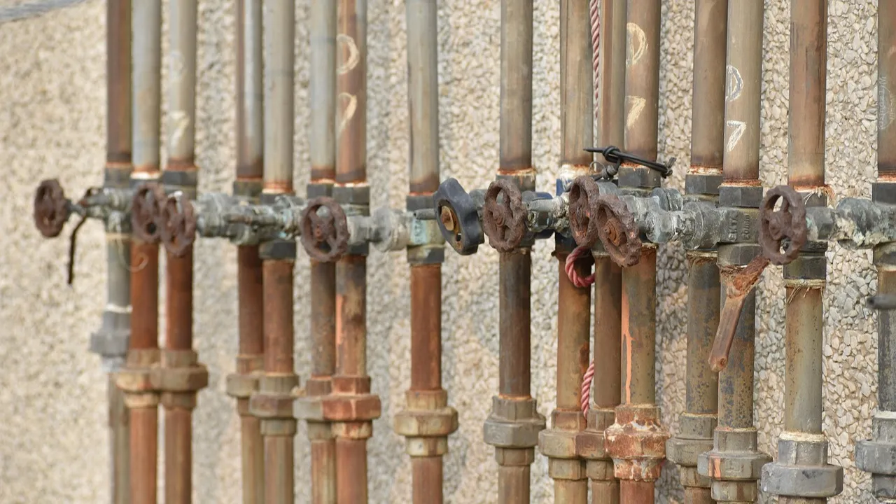 В Темиртау уже вторые сутки не могут устранить аварию с холодной водой фото на taspanews.kz от 11 февраля 2026 09:03