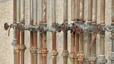 В Темиртау уже вторые сутки не могут устранить аварию с холодной водой