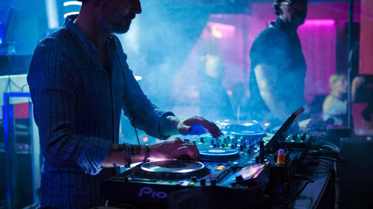 В Шымкенте полиция нашла "веселящий" газ в ночном клубе фото на taspanews.kz от 16 февраля 2026 13:21