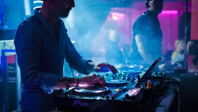 В Шымкенте полиция нашла "веселящий" газ в ночном клубе