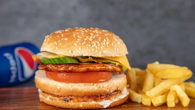 В Казахстане уволили руководителей Burger King после скандала с травлей нейроотличного работника 