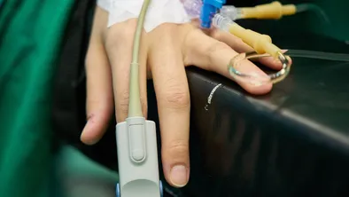 Ученик НИШ выпал из окна третьего этажа: известны подробности его состояния