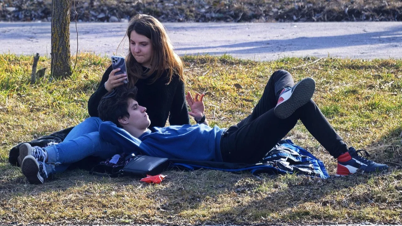 В Алматы на учете с зависимостью официально стоят 17 подростков фото на taspanews.kz от 23 февраля 2026 13:00