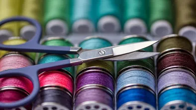 В Павлодаре маленькая девочка едва не лишилась глаза из-за игр с ножницами