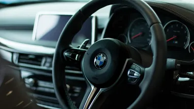 Крупную партию BMW отозвали из-за внутреннего брака