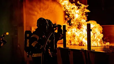  Сильный пожар произошел в высотном доме в Астане