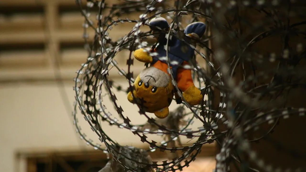 В ДП мегаполиса сообщили о задержании работника коррекционного центра, которого подозревают в применении насильственных действий в отношении ребенка, передает Taspanews.kz.  По информации ведомства, после изучения опубликованного ранее видео полиция установила личность подозреваемого, задержала его и поместила в ИВС на время расследования.   В рамках уголовного дела продолжается комплекс следственных мероприятий, включая опрос свидетелей и сбор фактических улик.  Расследование и его ход переданы на особый контроль руководства ДП. фото на taspanews.kz от 04 марта 2026 09:27