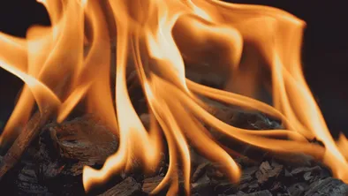 В Карагандинской области на трассе загорелся грузовик