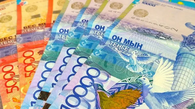 Нацбанк продлит использование старых купюр номиналом в 10 тыс. тенге