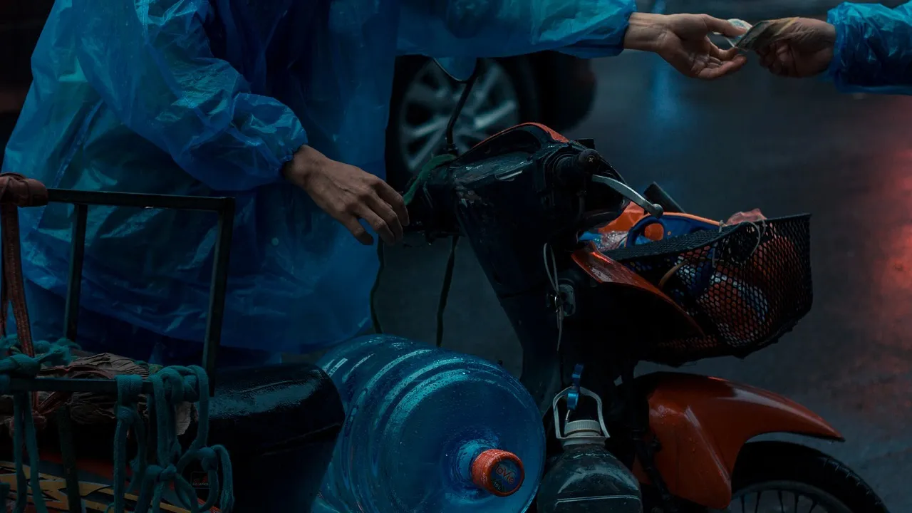 Миграционные службы активно проверяют курьеров в Алматы фото на taspanews.kz от 10 марта 2026 13:20