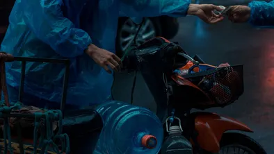 Миграционные службы активно проверяют курьеров в Алматы