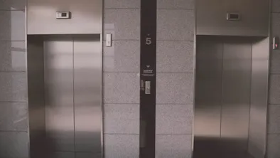 В Алматы после шокирующего видео задержали курьера