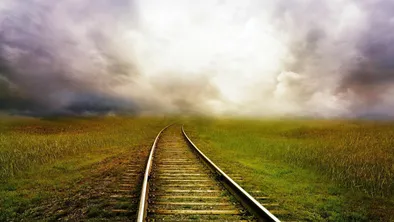 В Атырау тепловоз столкнулся с легковым авто